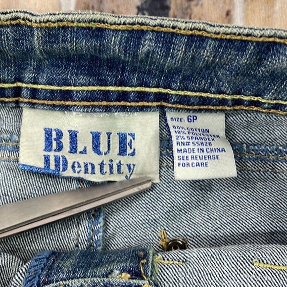NWT Women’s Blue Identity Blue Stoned Detailed Stretchy Denim Jean (6P) FQ24 - Picture 3 of 11